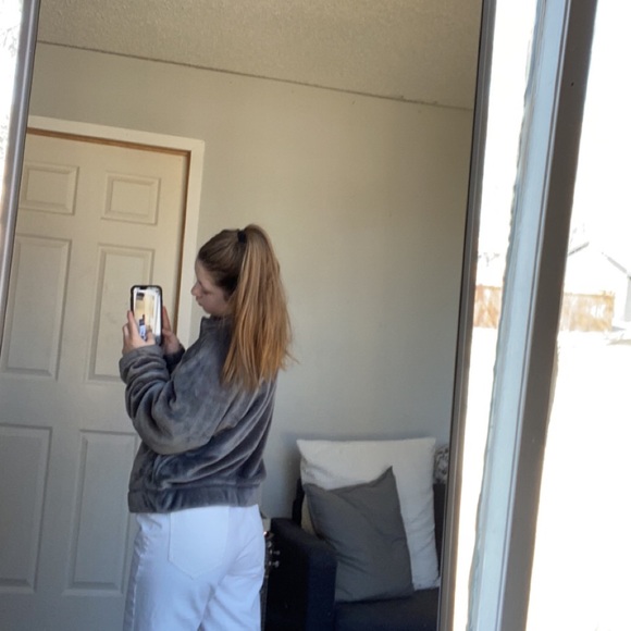 Fuzzy Grey Zip-up Hollister jacket - Picture 4 of 10